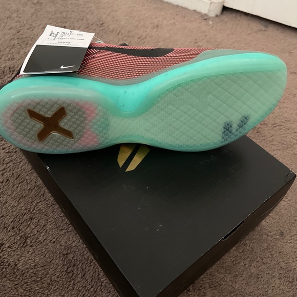 Nike Kobe 10 Easter - Picture 6 of 9
